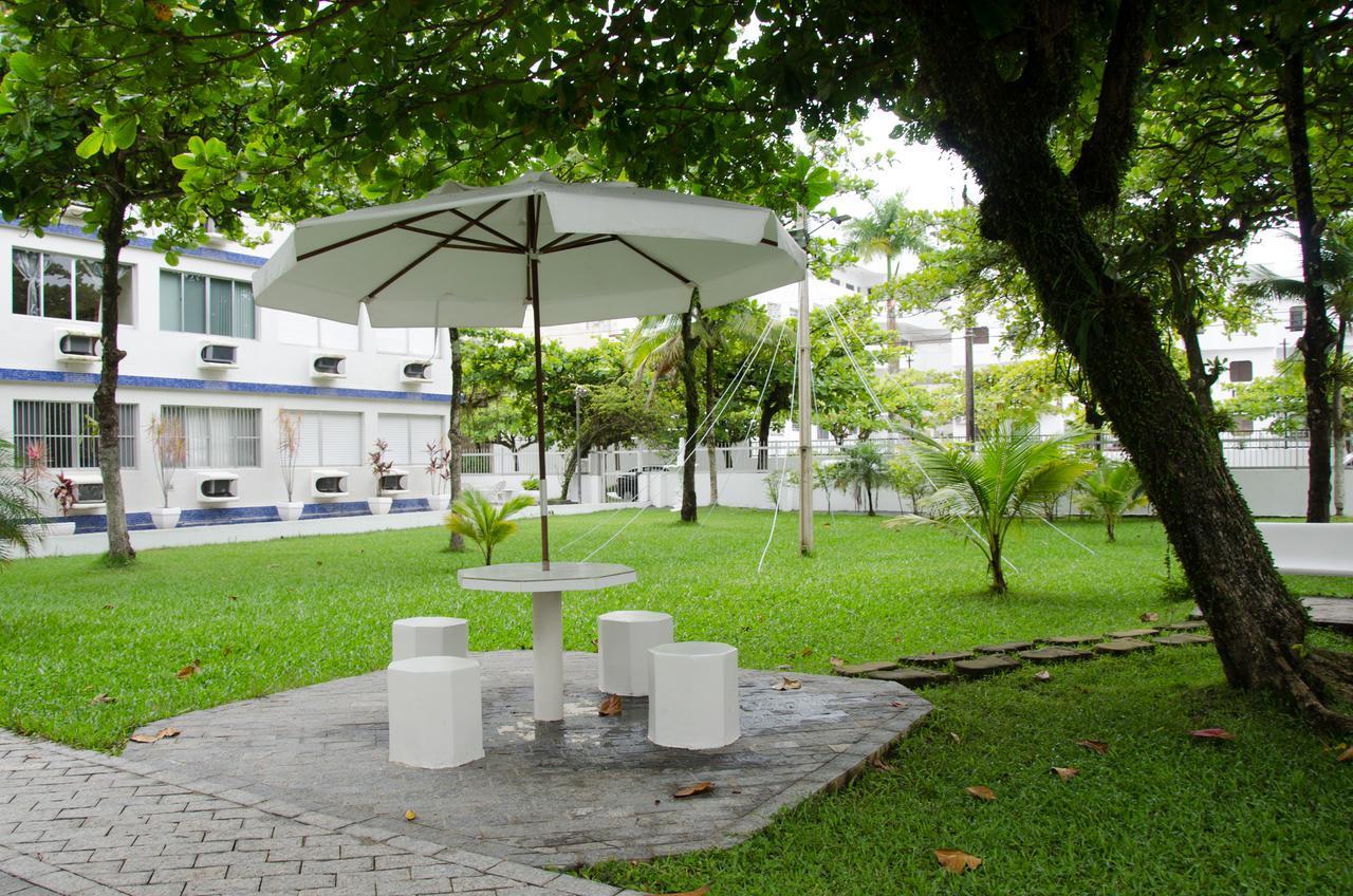 Apto com Ar condicionado a 200 m da praia - atrás do Shopping Enseada Apartamento Guarujá Exterior foto
