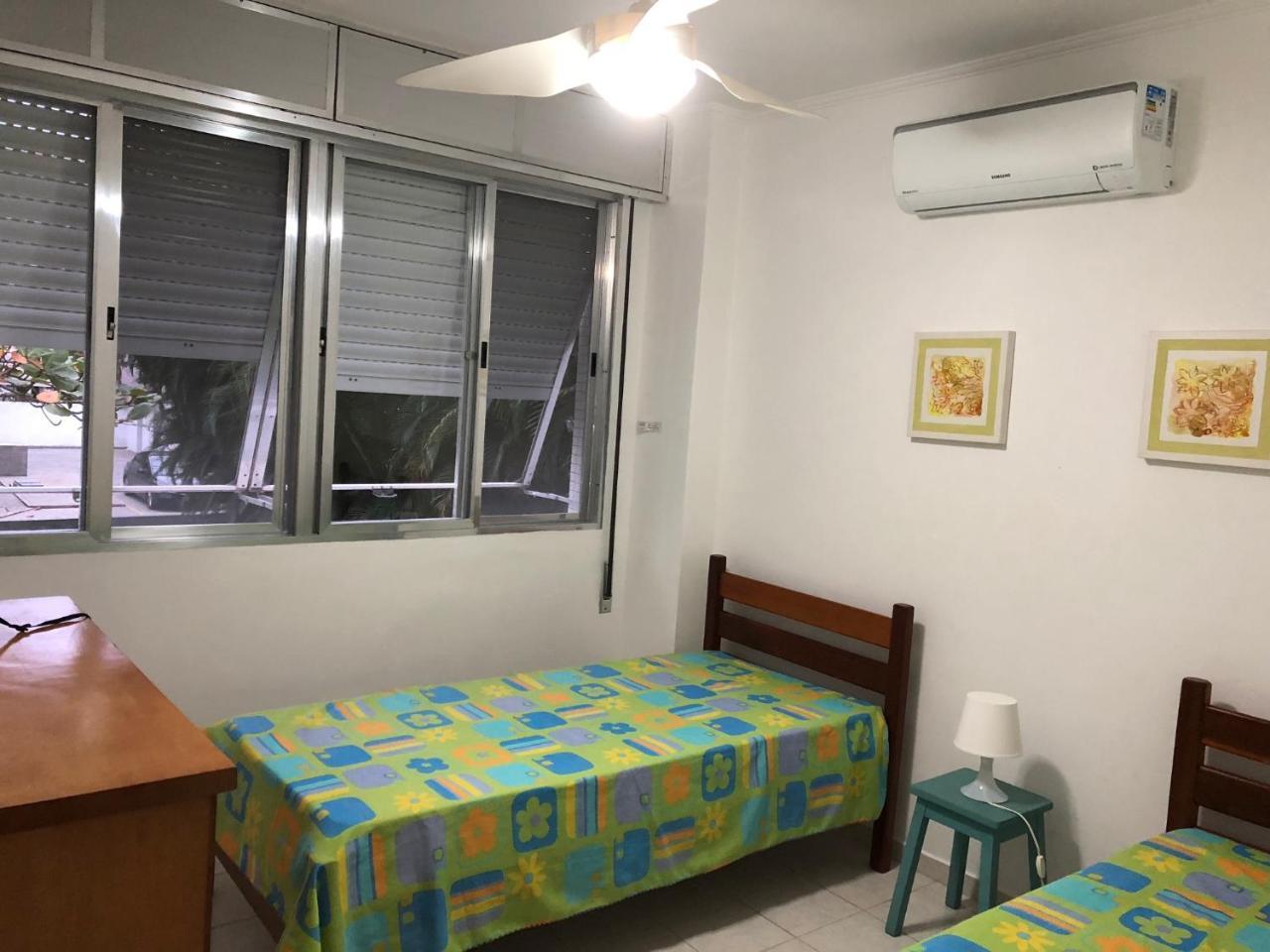 Apto com Ar condicionado a 200 m da praia - atrás do Shopping Enseada Apartamento Guarujá Exterior foto